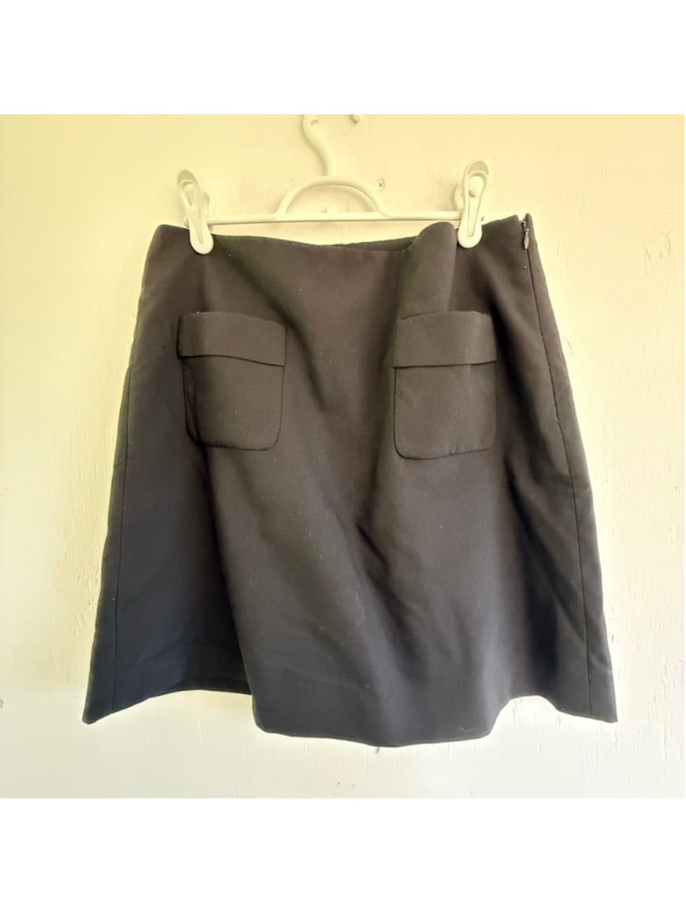 LOFT Black Mini Skirt w/ Front Flap Pockets - Size 6 - Picture 6 of 8